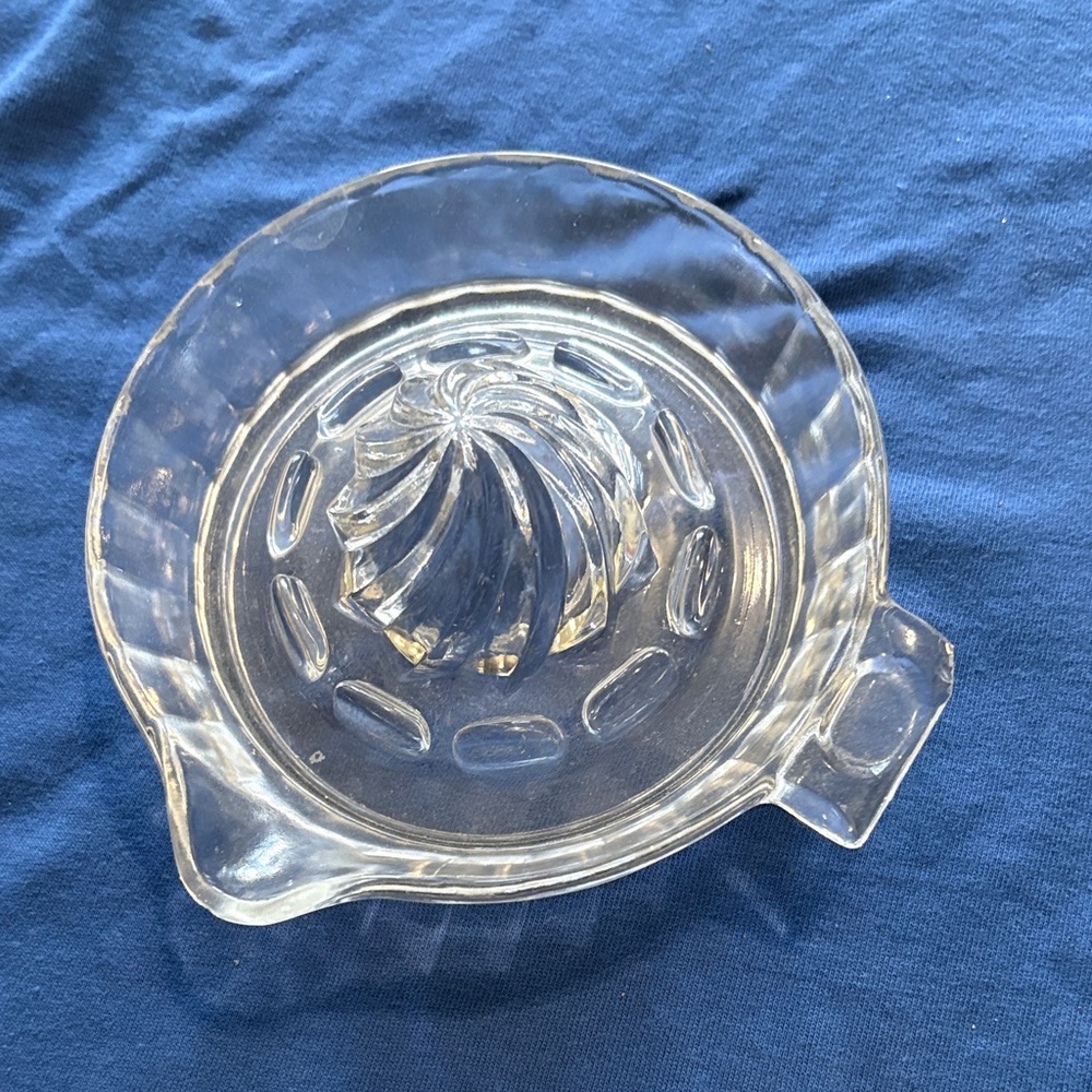Source Unknown Clear Glass Citrus Juicer